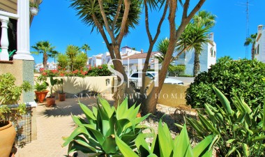 Wiederverkauf - Villa - Orihuela Costa - Las Violetas