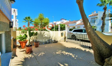 Wiederverkauf - Villa - Orihuela Costa - Las Violetas