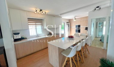 Återförsäljning - Villa - Orihuela Costa - Villamartín