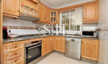 Återförsäljning - Villa - Orihuela Costa - Villamartin