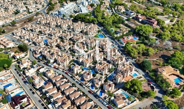 Återförsäljning - Villa - Orihuela Costa - Villamartin