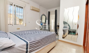 Återförsäljning - Villa - Orihuela Costa - Villamartin