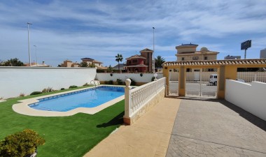 Wiederverkauf - Villa - Orihuela Costa - Cabo Roig