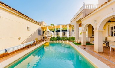 Wiederverkauf - Villa - San Miguel de Salinas - Ciudad de las comunicaciones