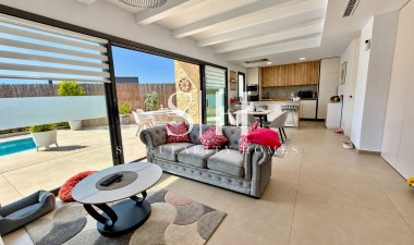 Resale - Villa - San Miguel de Salinas - Blue Lagoon - Galán