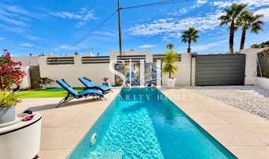 Resale - Villa - San Miguel de Salinas - Blue Lagoon - Galán