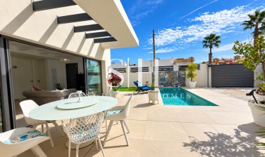Resale - Villa - San Miguel de Salinas - Blue Lagoon - Galán