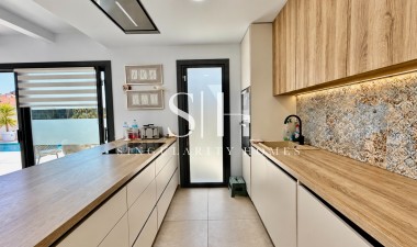 Resale - Villa - San Miguel de Salinas - Blue Lagoon - Galán