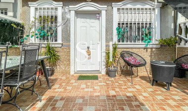 Resale - Bungalow - Torrevieja - La Siesta - El Salado -  Torreta