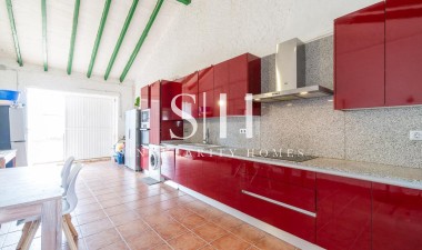 Resale - House - Torre - Pacheco - Roldán