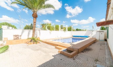 Resale - House - Torre - Pacheco - Roldán