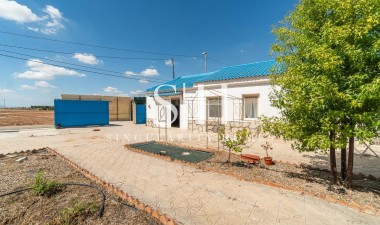 Resale - House - Torre - Pacheco - Roldán