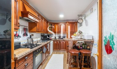 Odsprzedaż - Mieszkanie w bloku - Torrevieja - Centro