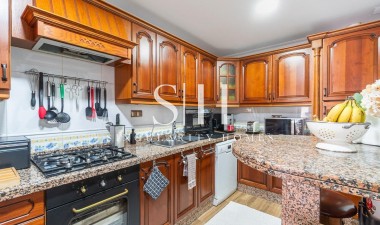 Odsprzedaż - Mieszkanie w bloku - Torrevieja - Centro