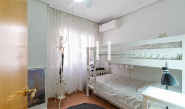 Odsprzedaż - Mieszkanie w bloku - Torrevieja - Centro