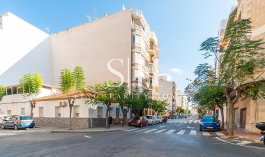 Odsprzedaż - Mieszkanie w bloku - Torrevieja - Centro