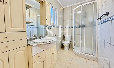 Resale - House - Torrevieja - La Siesta/ El Chaparral