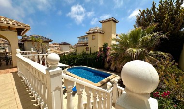 Återförsäljning - Villa - Orihuela Costa - La Zenia