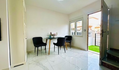 Resale - House - Torrevieja - Los altos