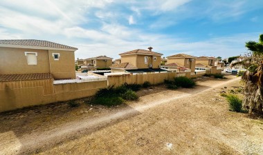 Resale - House - Torrevieja - Los altos