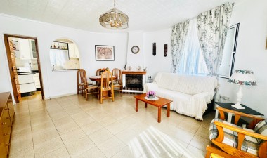 Resale - Villa - Torrevieja - La Siesta - El Salado -  Torreta