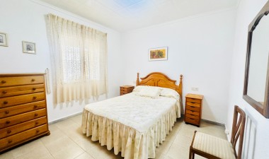 Resale - Villa - Torrevieja - La Siesta - El Salado -  Torreta