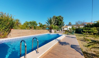 Resale - Villa - La marina - Alicante