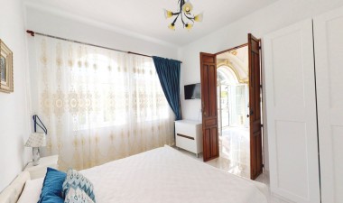 Resale - Villa - La marina - Alicante