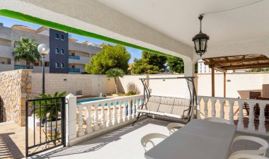 Resale - Villa - Orihuela Costa - La Zenia