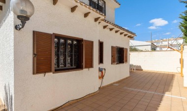 Resale - Villa - Orihuela Costa - La Zenia