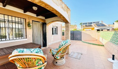 Resale - Villa - Torrevieja - Torretas