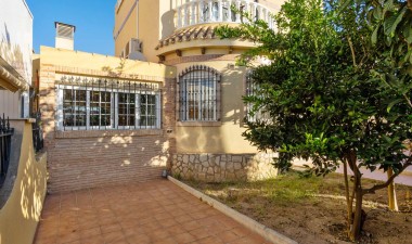 Resale - Villa - Orihuela Costa - La Florida