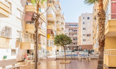 Resale - Apartment / flat - Torrevieja - Estacion De Autobuses