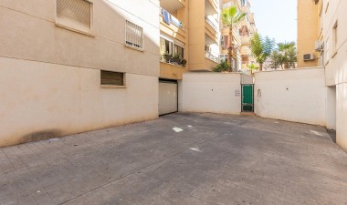 Resale - Apartment / flat - Torrevieja - Estacion De Autobuses