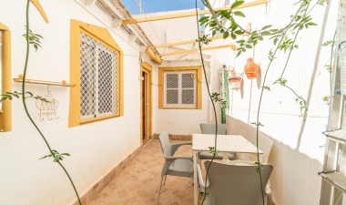 Resale - Apartment / flat - Torrevieja - Playa De Los Naufragos