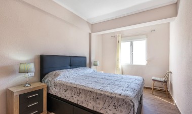 Resale - Apartment / flat - Torrevieja - Estacion De Autobuses