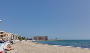 Odsprzedaż - Dom - Torrevieja - Playa de los Locos