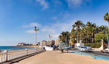 Odsprzedaż - Dom - Torrevieja - Playa de los Locos