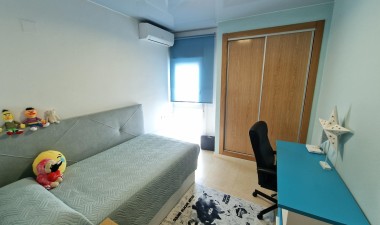 Resale - Apartment / flat - Torrevieja - Playa de los Locos