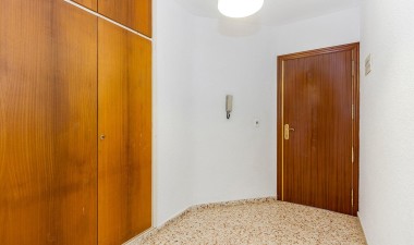 Resale - Apartment / flat - Torrevieja - Playa de los Locos