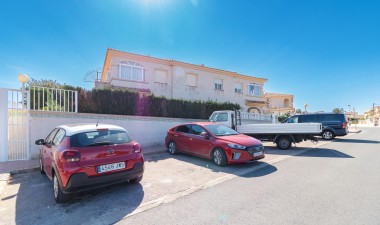 Resale - Bungalow - Torrevieja - Aguas nuevas 1