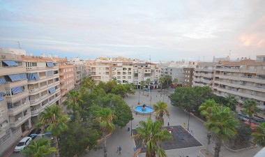 Odsprzedaż - Mieszkanie w bloku - Torrevieja - Playa del Cura