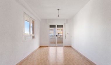 Resale - Apartment / flat - Punta Prima - Costa Blanca