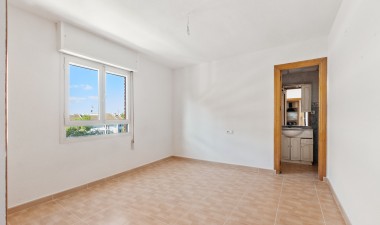 Resale - Apartment / flat - Punta Prima - Costa Blanca