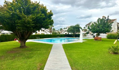 Resale - Bungalow - Orihuela Costa - Los Dolses