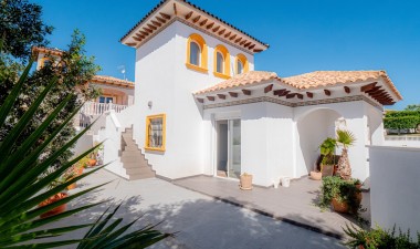 Resale - Villa - Orihuela Costa - La Zenia