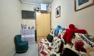 Resale - Apartment / flat - Torrevieja - Playa de los Locos