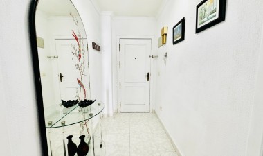 Resale - Apartment / flat - Torrevieja - Playa de los Locos