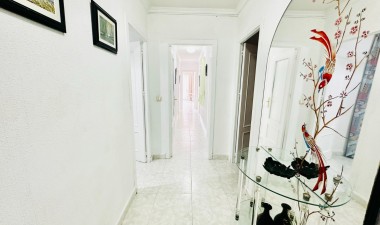 Resale - Apartment / flat - Torrevieja - Playa de los Locos