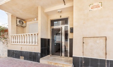 Resale - Apartment / flat - Torrevieja - La Mata Pueblo